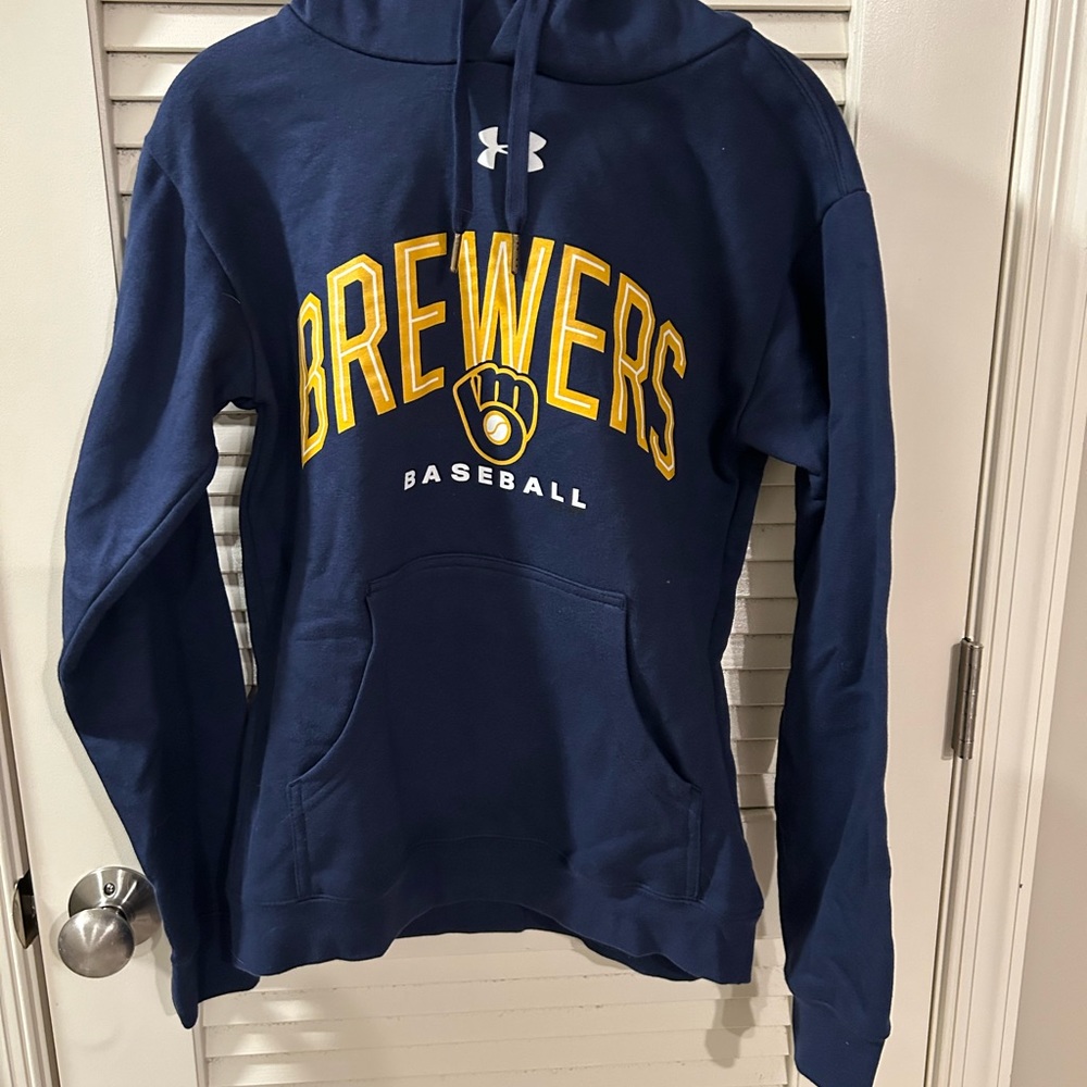 New without tags, Milwaukee Brewers baseball sweatshirt.